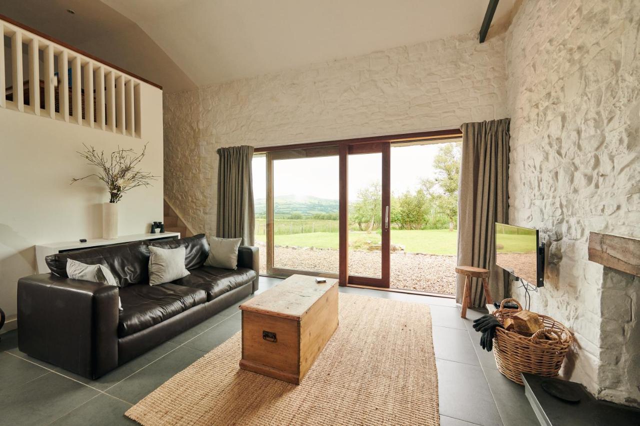 Wildhaven- Idylic Rural Farmhouse With Log Burner And Countryside Views Gwynfe Exterior photo